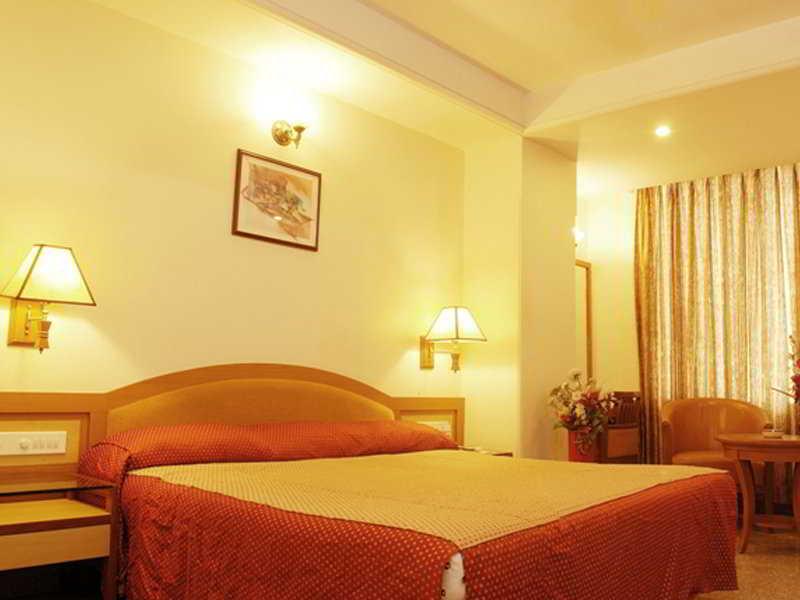 Hotel Mandakini Ambience Pune Zewnętrze zdjęcie